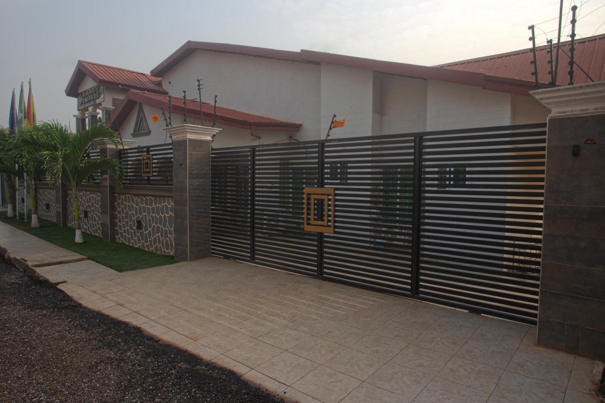 Labev Hotel Kumasi Exterior photo